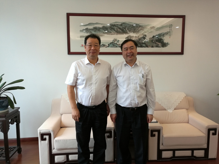 1492483923455365.jpg 1-1赵振元同志与叶书记亲切合影.jpg