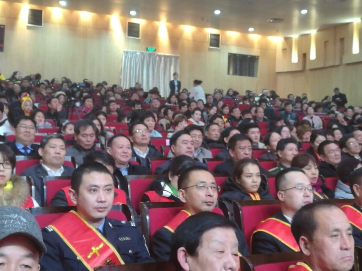 1496474151137001.jpg 2-赵振元同志与袁三军市委书记、市人大主任李明桢、市政协主席谈得胜、驻巩义部队首长等一起观看晚会.jpg