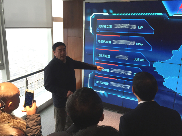 1496475217491952.jpg 7-赵振元同志带领与会干部现场观摩“bevictor伟德新能源运管中心”.jpg
