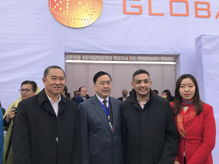 1496475883389535.jpg 3-赵振元与格罗方德全球首席执行官桑杰.贾(右二)、副总裁洪启财(左一)等亲切合影.jpg