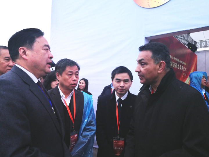 1496475913103862.jpg 4-赵振元与格罗方德全球首席执行官桑杰.贾热情交流.jpg