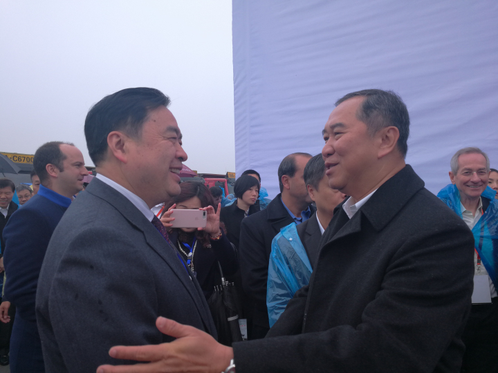 1496475932511805.jpg 5-赵振元与格罗方德副总裁洪启财热情交流.jpg