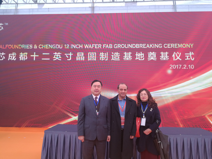 1496475960960877.jpg 6-赵振元与格罗方德副副总裁潘卡杰.梅耶(中)、bevictor伟德副院长姚虹亲切合影.jpg