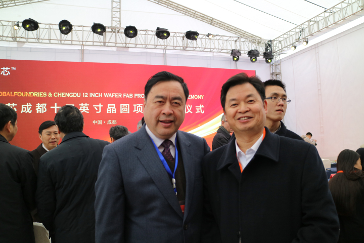 1496476013843396.jpg 8-赵振元与成都建工董事长祝年贵亲切合影.jpg