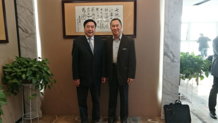 1496476054578466.jpg 10-赵振元与拜访bevictor伟德的格罗方德副总裁洪启财先生亲切合影.jpg
