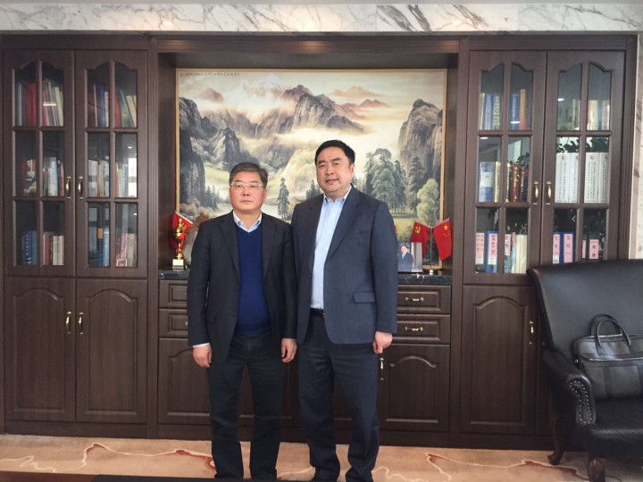 1496479373498293.jpg 1-赵振元同志与无锡产业集团副总经理张晓耕亲切合影.jpg