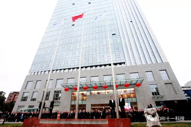 1496481786228523.jpg 2-庄严肃穆的升旗仪式.webp.jpg