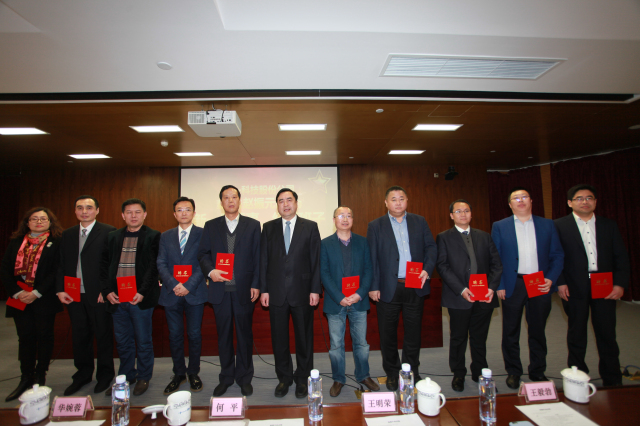 21-bevictor伟德股份公司执行班子成员何平、王明云、王毅勃、孙明、白焰、余才志、王利、万里浪、季超、姚红亲切合影.jpg