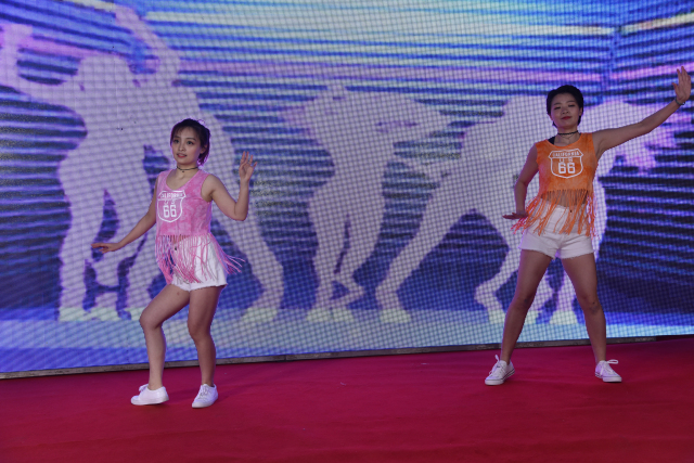 7-华东分院院办、质量部热舞《Playing with fire》.jpg