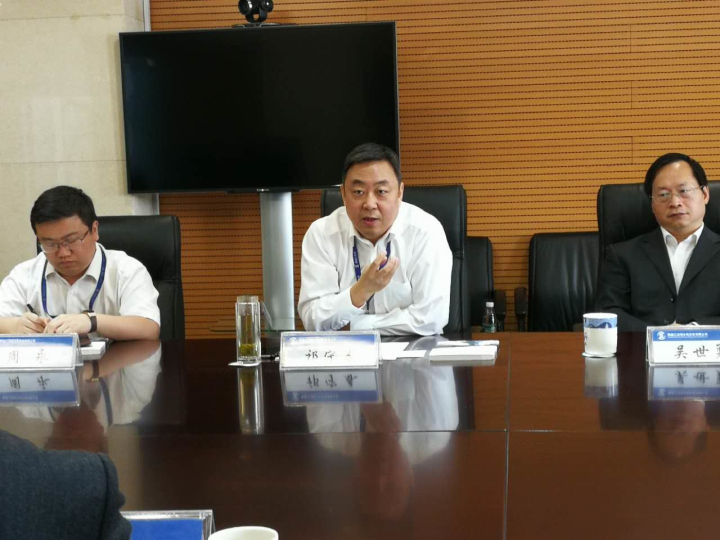 3-祁宁春总经理向赵振元董事长一行做介绍.jpg