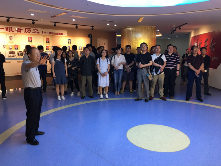 1496510840322342.jpg 2-院史办陈巍主任为杭州分院干部员工讲解展馆展示内容.jpg