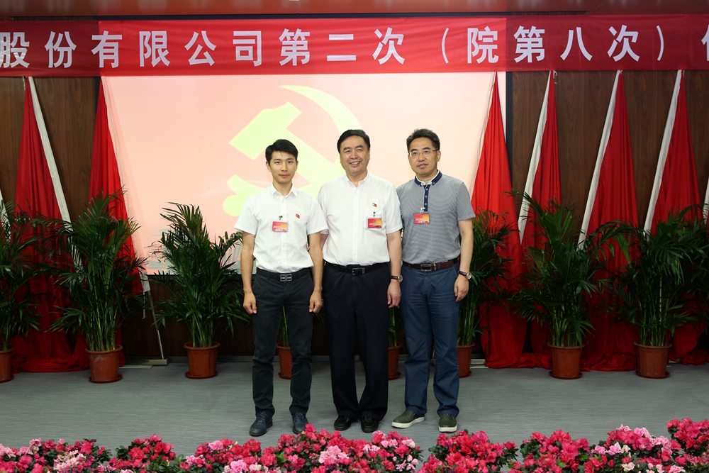 1501050491111795.jpg 合影-赵振元书记与重庆分院党支部参会党代表合影.jpg